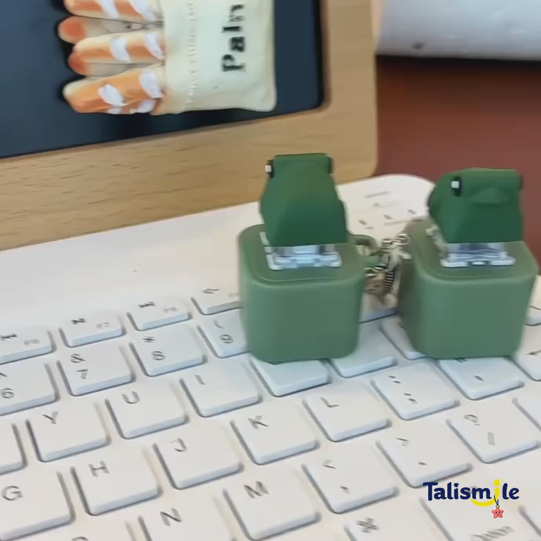 Funny Green Frog Clicker Keychain – Light-Up Sound Fidget Toy